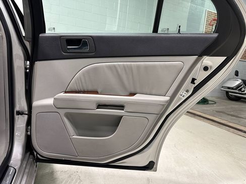 Used 2005 Cadillac STS V8 w/ Preferred Equipment Group image 13