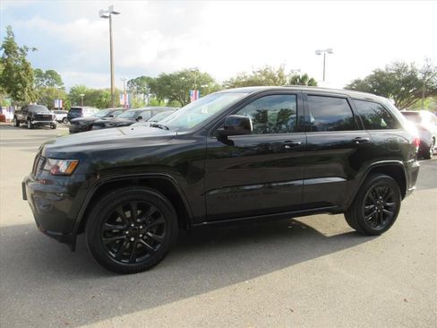 Used 2022 Jeep Grand Cherokee Laredo X image 4