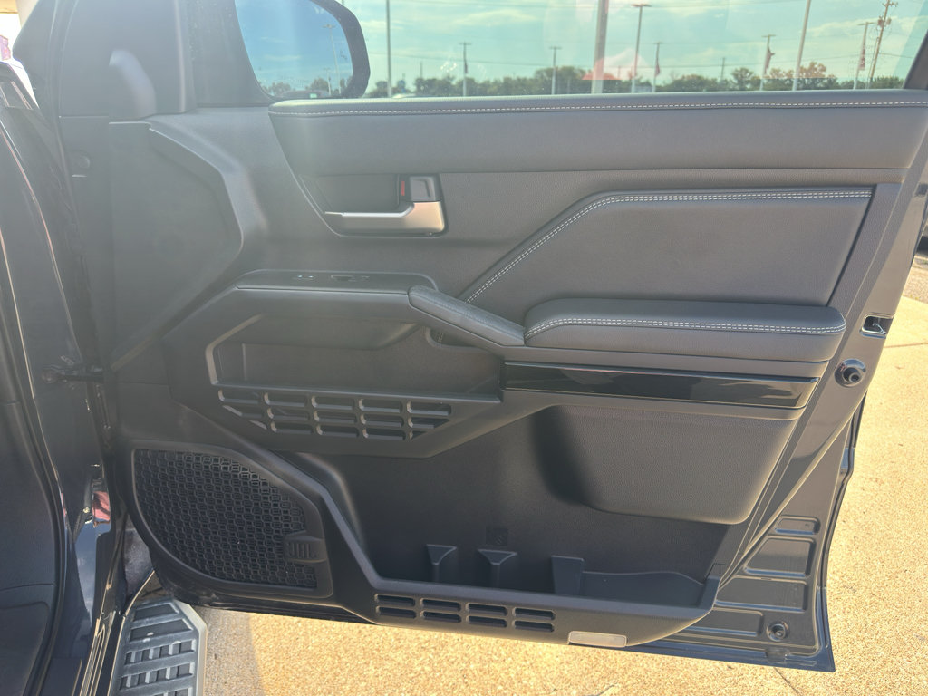 Used 2025 Toyota 4Runner Limited w/ Tow Technology Package AWD/4WD image 30
