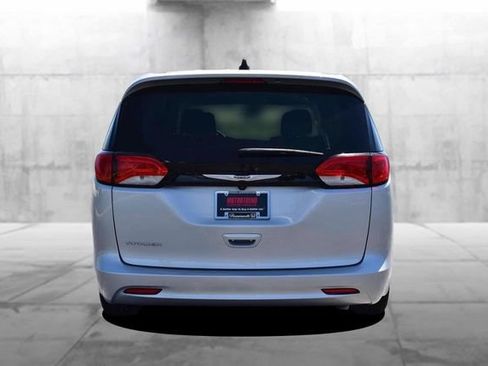 Used 2023 Chrysler Voyager LX FWD image 6