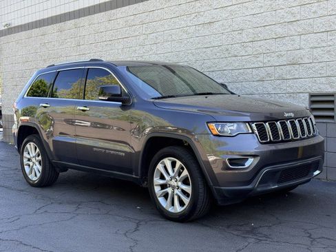 Used 2017 Jeep Grand Cherokee Limited AWD/4WD image 4
