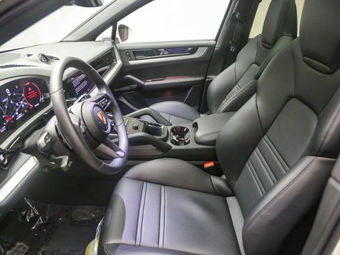 Certified 2026 Porsche Cayenne Coupe AWD/4WD image 22