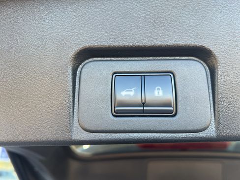 Used 2025 Nissan Rogue SV AWD/4WD image 12
