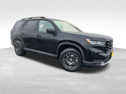 New 2025 Honda Pilot TrailSport image 1
