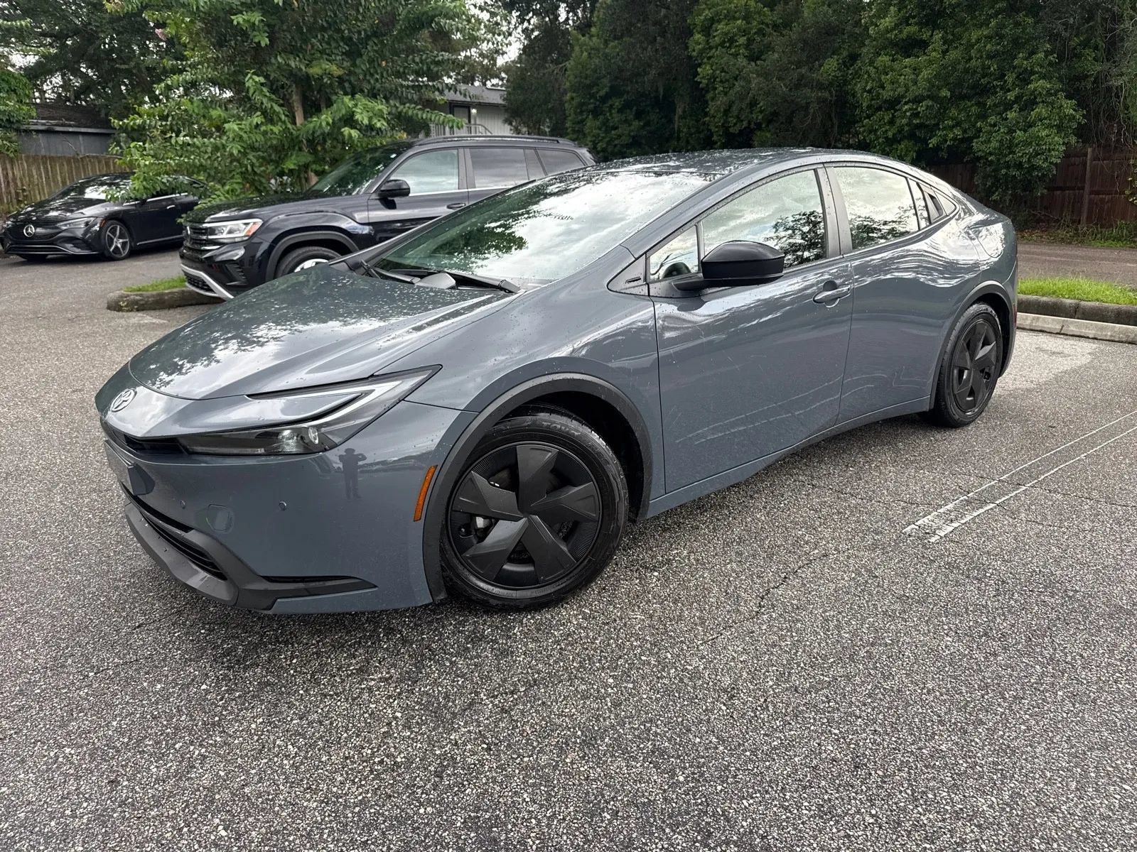 Used 2025 Toyota Prius LE FWD image 3