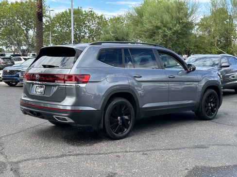 Used 2024 Volkswagen Atlas SE w/ Panoramic Sunroof Package AWD/4WD image 4
