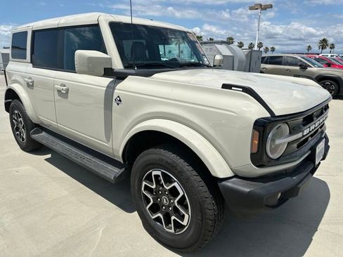 Certified 2025 Ford Bronco Outer Banks AWD/4WD image 1