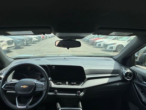 Used 2025 Chevrolet Equinox LT image 32