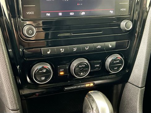 Used 2022 Volkswagen Passat 2.0T SE image 25