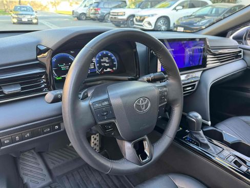 Used 2025 Toyota Camry XSE FWD image 27