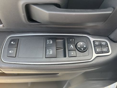 Used 2024 RAM 3500 Tradesman w/ Chrome Appearance Group AWD/4WD image 10