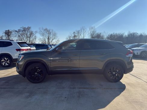New 2026 Volkswagen Atlas Cross Sport SE FWD image 8
