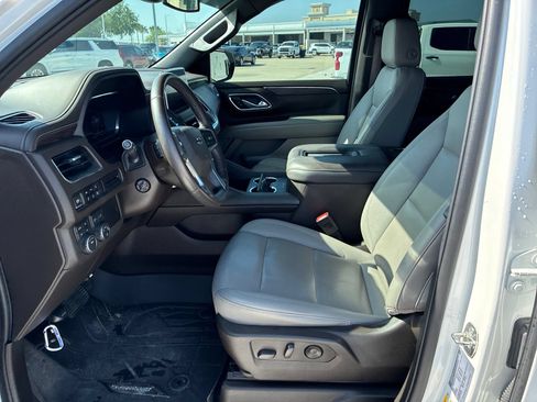 Used 2023 Chevrolet Tahoe Z71 w/ Luxury Package AWD/4WD image 12