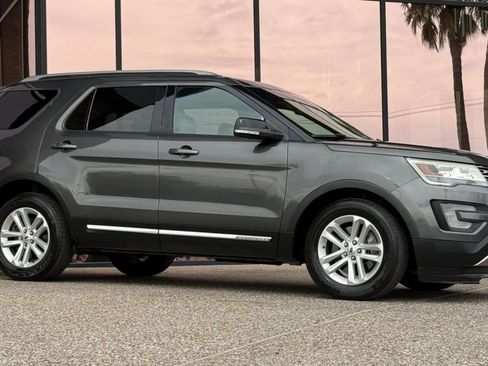 Used 2017 Ford Explorer XLT w/ Equipment Group 202A FWD image 16