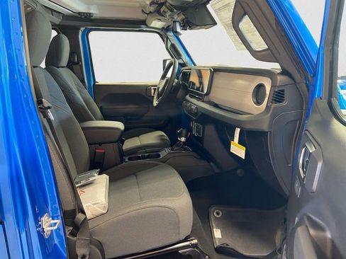 New 2025 Jeep Gladiator Sport image 16