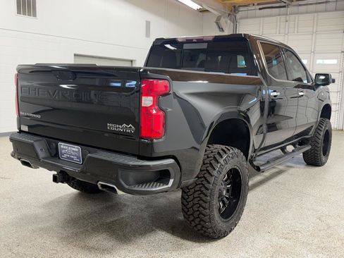 Used 2019 Chevrolet Silverado 1500 High Country w/ Technology Package AWD/4WD image 4