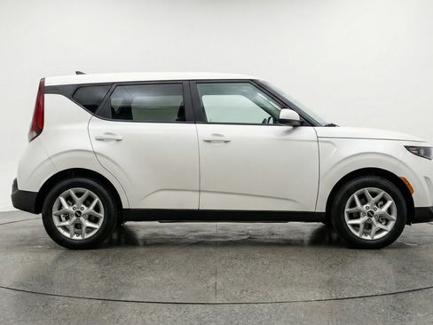 Used 2025 Kia Soul LX w/ LX Technology Package image 11