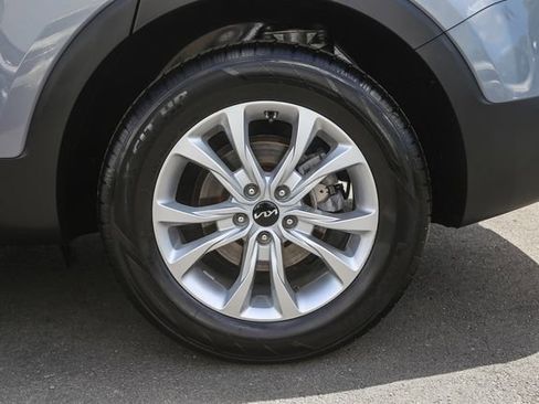 Used 2022 Kia Telluride LX image 12