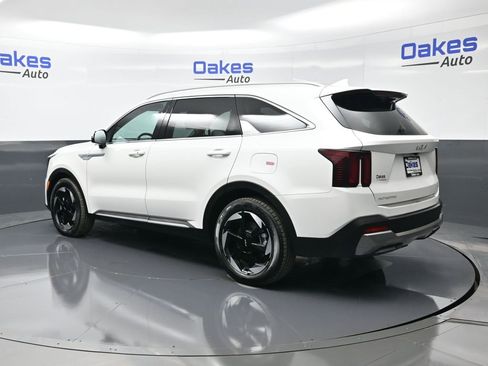 Certified 2025 Kia Sorento EX w/ EX Panoramic Sunroof Package image 6