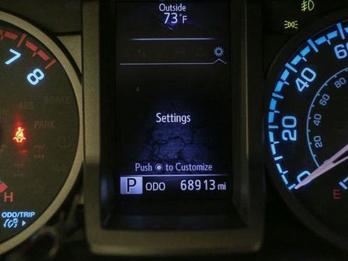 Used 2017 Toyota Tacoma TRD Sport image 38