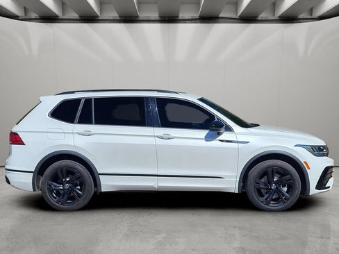 Used 2023 Volkswagen Tiguan SE R-Line AWD/4WD image 4