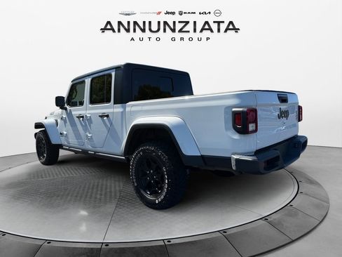 Used 2022 Jeep Gladiator Willys image 3