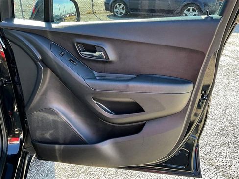 Used 2017 Chevrolet Trax LS image 25