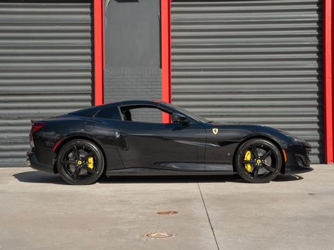 Used 2019 Ferrari Portofino image 12