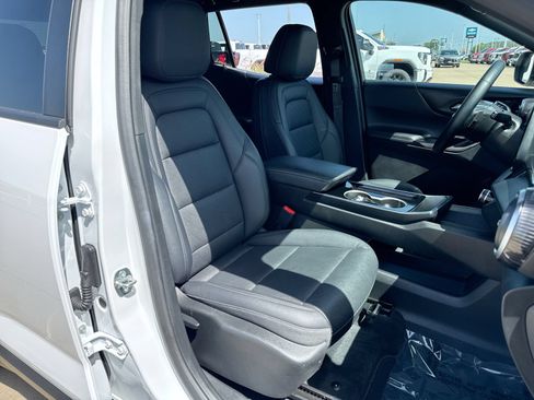 Used 2025 Chevrolet Equinox LT w/ Convenience Package II FWD image 25