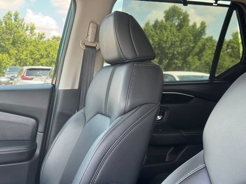 Used 2023 Honda Pilot Touring image 10