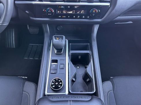 Used 2024 Nissan Pathfinder SV image 15