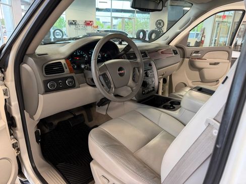 Used 2011 GMC Yukon SLT w/ SLT-2 Equipment Package AWD/4WD image 12