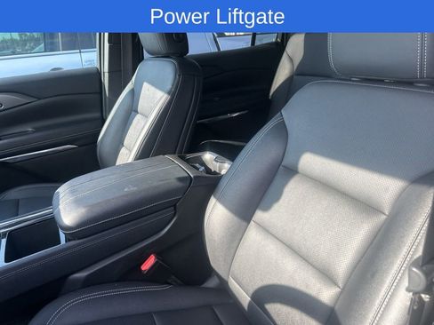 Used 2025 Chevrolet Traverse LT image 9