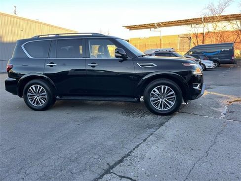 Used 2023 Nissan Armada SL image 2