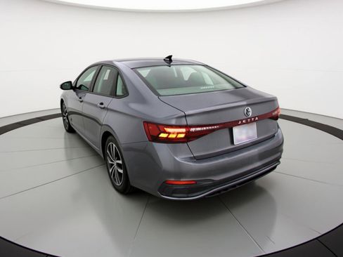 Used 2025 Volkswagen Jetta SE FWD image 6