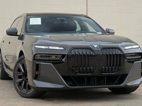 Used 2024 BMW i7 eDrive50 w/ M Sport Package RWD image 4