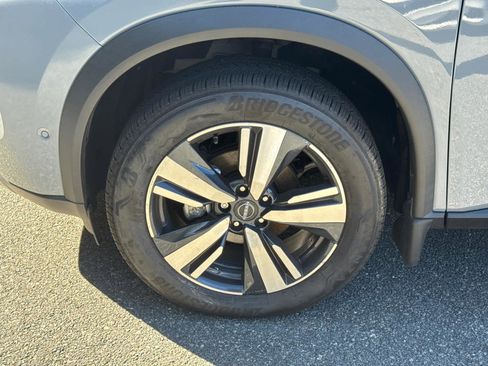 Used 2022 Nissan Rogue SL w/ SL Premium Package image 11