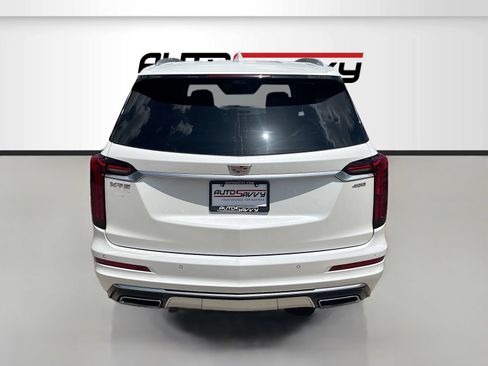 Used 2024 Cadillac XT6 Premium Luxury w/ Technology Package FWD image 6