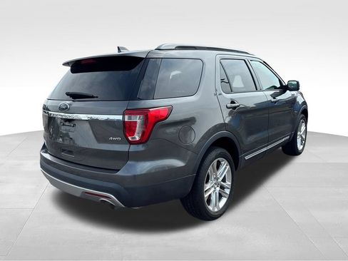 Used 2017 Ford Explorer XLT w/ Equipment Group 202A AWD/4WD image 2
