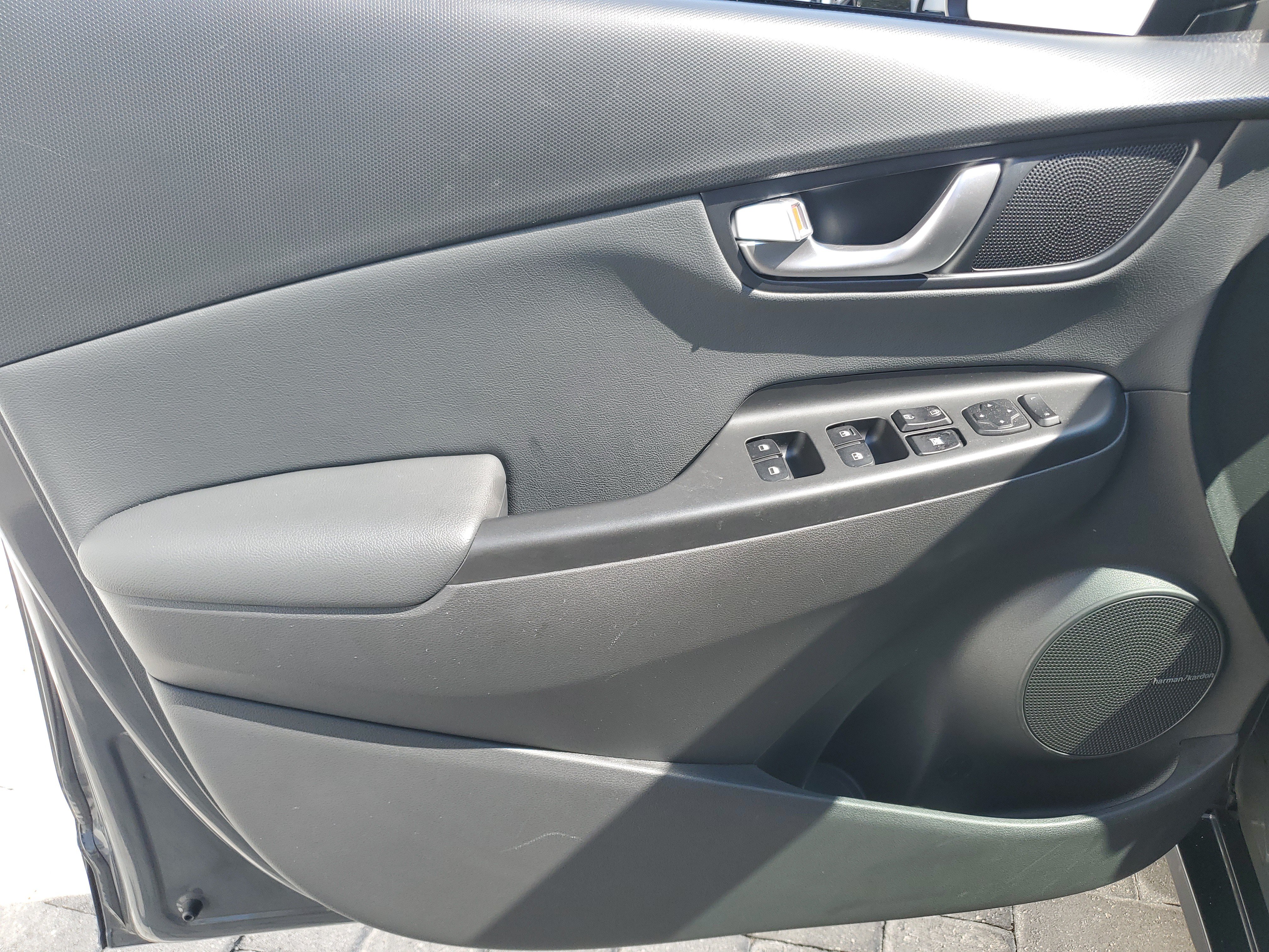 Used 2023 Hyundai Kona Limited FWD image 17