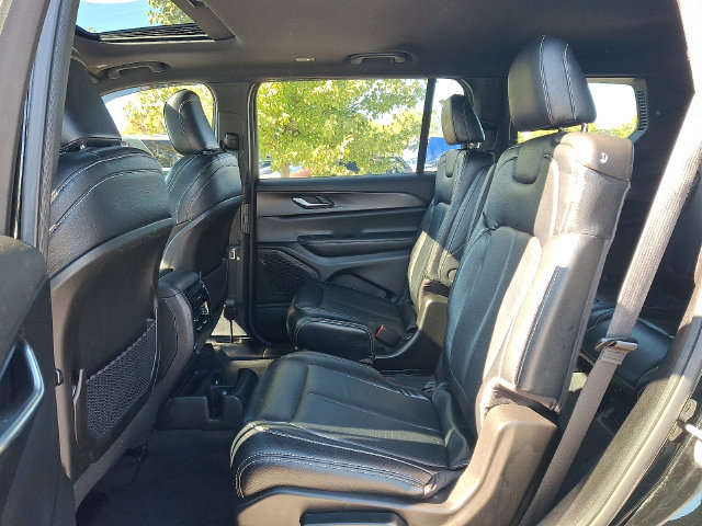 Used 2024 Jeep Grand Cherokee L Altitude AWD/4WD image 10