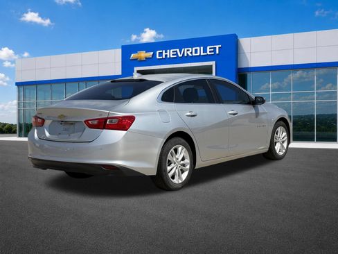 Used 2018 Chevrolet Malibu LT w/ Driver Confidence Package FWD image 7
