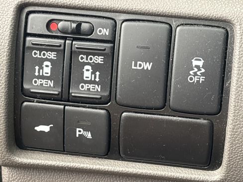 Used 2014 Honda Odyssey Touring Elite image 14