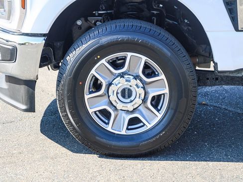 Used 2024 Ford F250 Lariat image 9