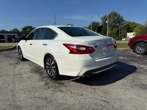 Used 2017 Nissan Altima 2.5 SV image 3