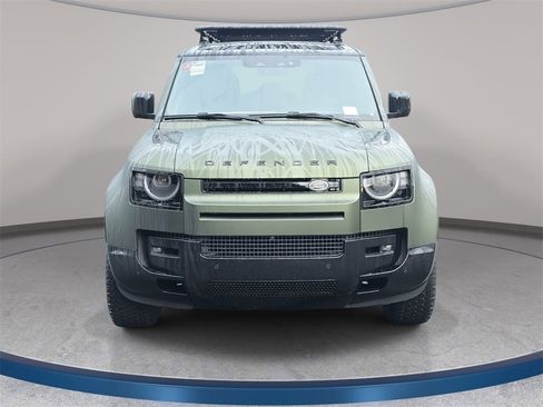 New 2026 Land Rover Defender 110 X-Dynamic SE image 2