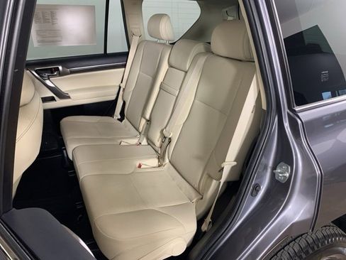 Used 2023 Lexus GX 460 Premium w/ Premium Package image 34