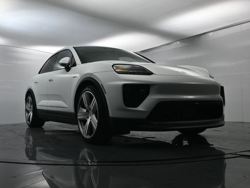 Certified 2025 Porsche Macan 4 Electric image 53