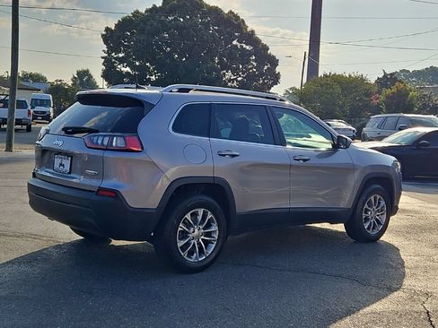 Used 2021 Jeep Cherokee Latitude Plus AWD/4WD image 7