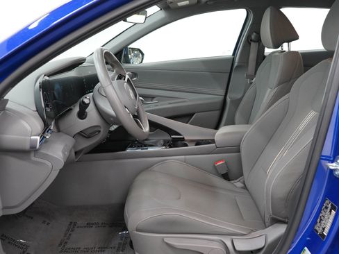 Used 2025 Hyundai Elantra SEL FWD image 42